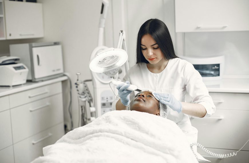 Top Trends in Non-Invasive Cosmetic Treatments for 2025